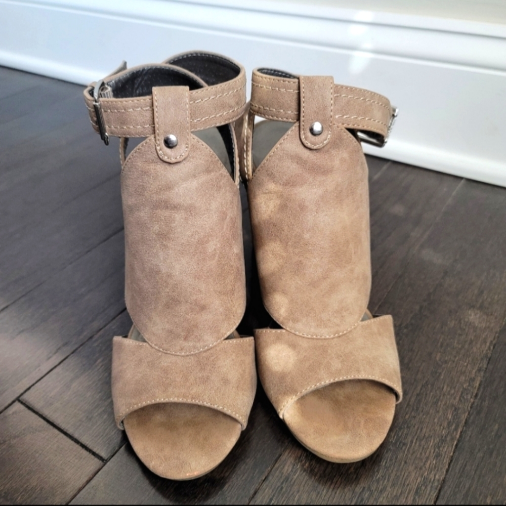G by Guess Open Toe Heel Sandals - Picture 3 of 6